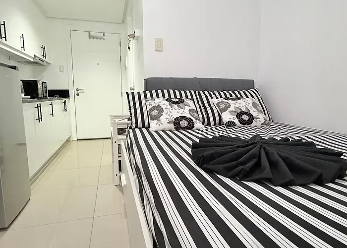 Monochrome Loft, Work, Create, Repeat! Moa Walking Distance! Manila